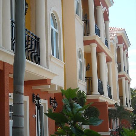 Mediterranean Three Story Beach Townhouse เซนต์พีทบีช ภายนอก รูปภาพ