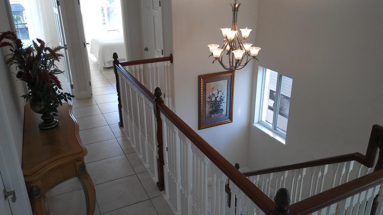 Mediterranean Three Story Beach Townhouse เซนต์พีทบีช ภายนอก รูปภาพ