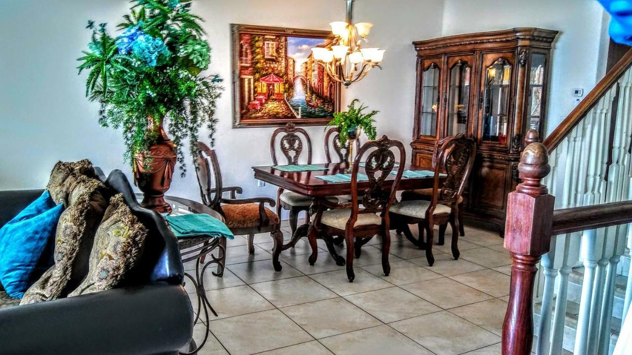 Mediterranean Three Story Beach Townhouse เซนต์พีทบีช ภายนอก รูปภาพ