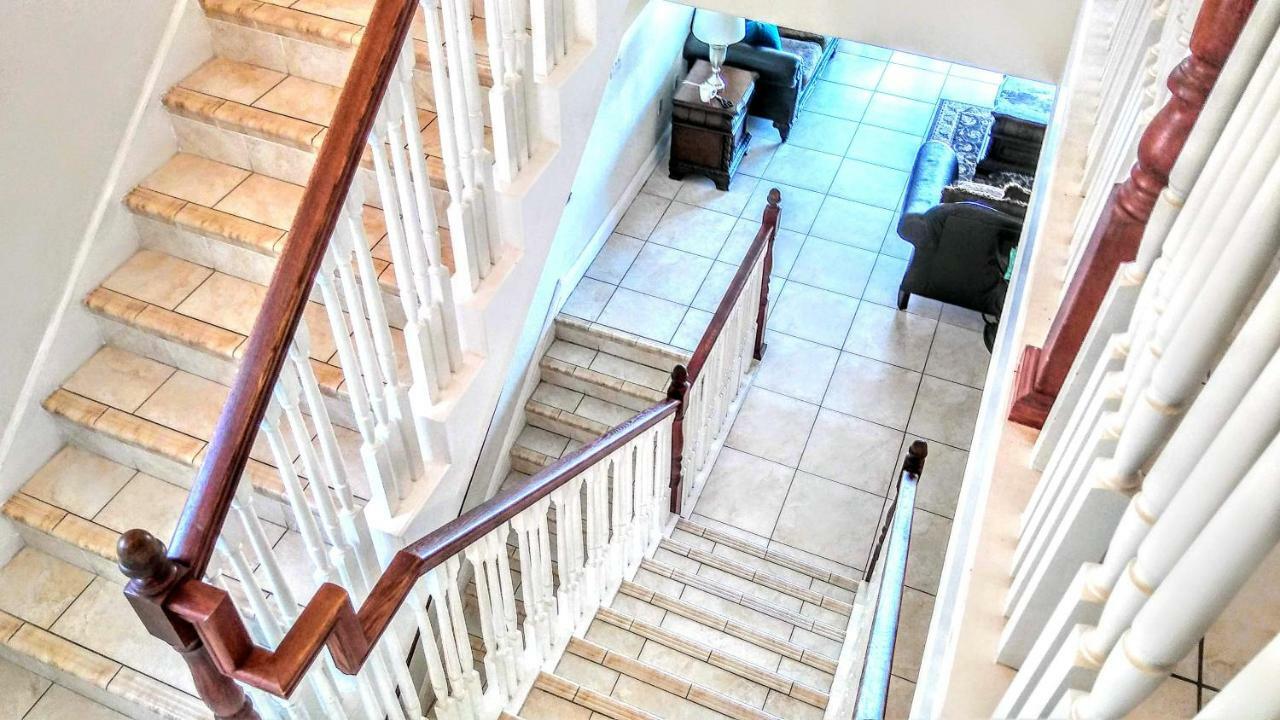 Mediterranean Three Story Beach Townhouse เซนต์พีทบีช ภายนอก รูปภาพ