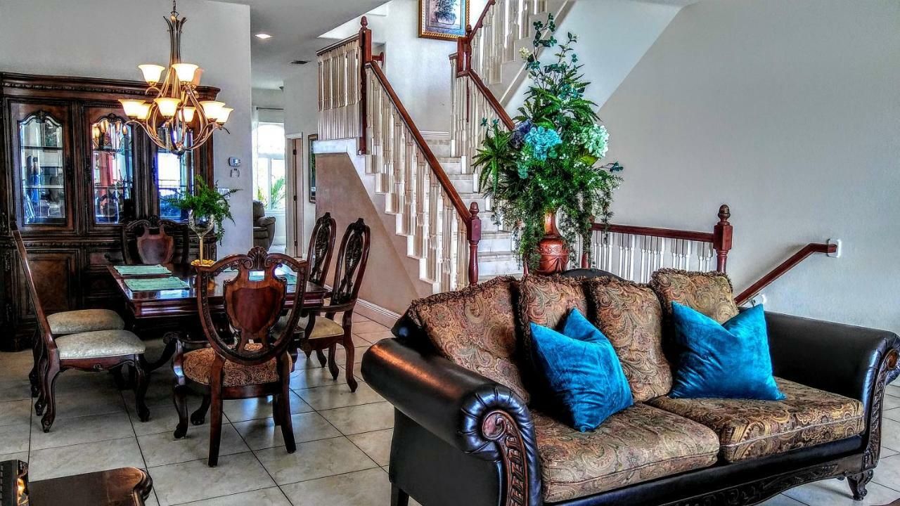 Mediterranean Three Story Beach Townhouse เซนต์พีทบีช ภายนอก รูปภาพ