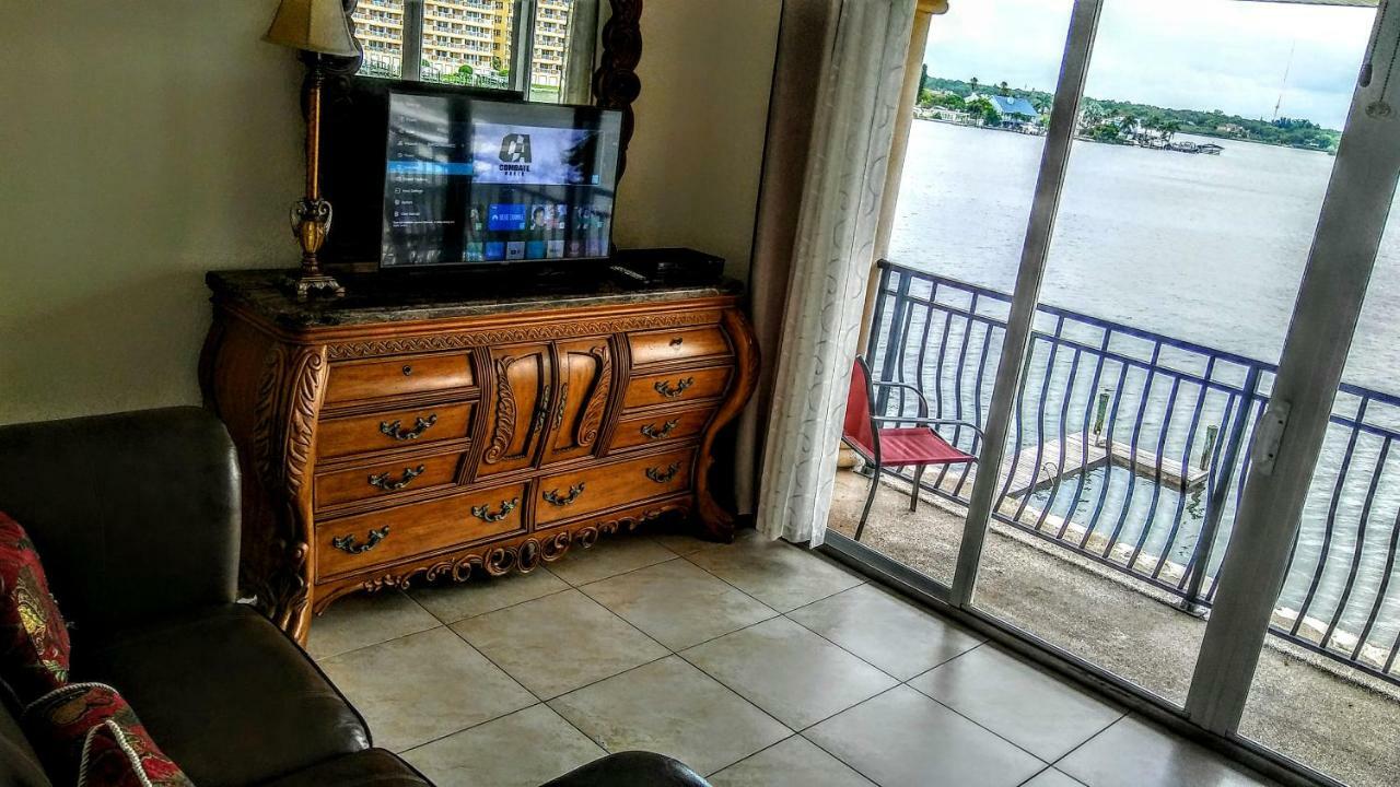 Mediterranean Three Story Beach Townhouse เซนต์พีทบีช ภายนอก รูปภาพ
