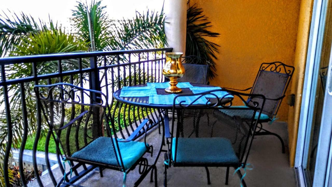 Mediterranean Three Story Beach Townhouse เซนต์พีทบีช ภายนอก รูปภาพ