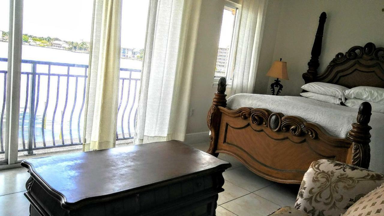 Mediterranean Three Story Beach Townhouse เซนต์พีทบีช ภายนอก รูปภาพ