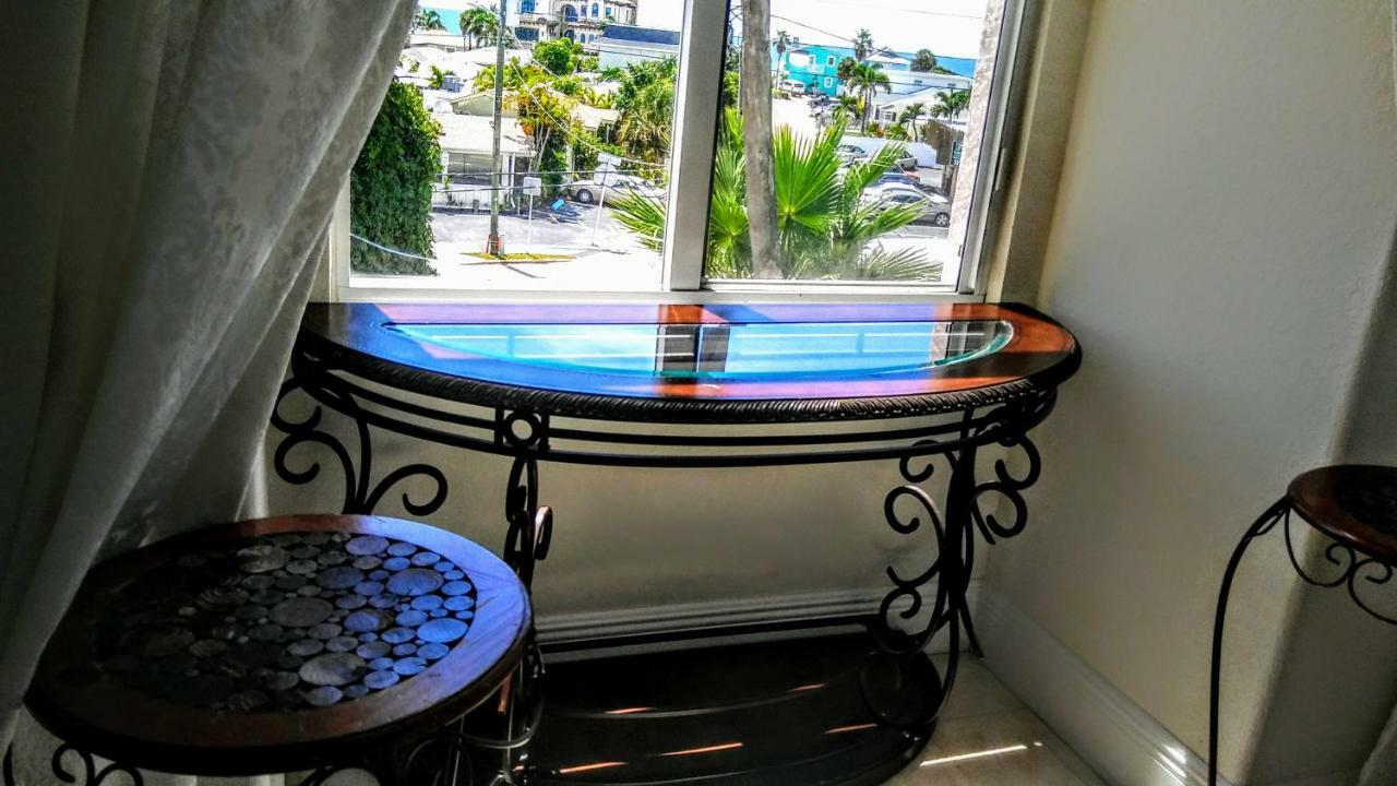 Mediterranean Three Story Beach Townhouse เซนต์พีทบีช ภายนอก รูปภาพ